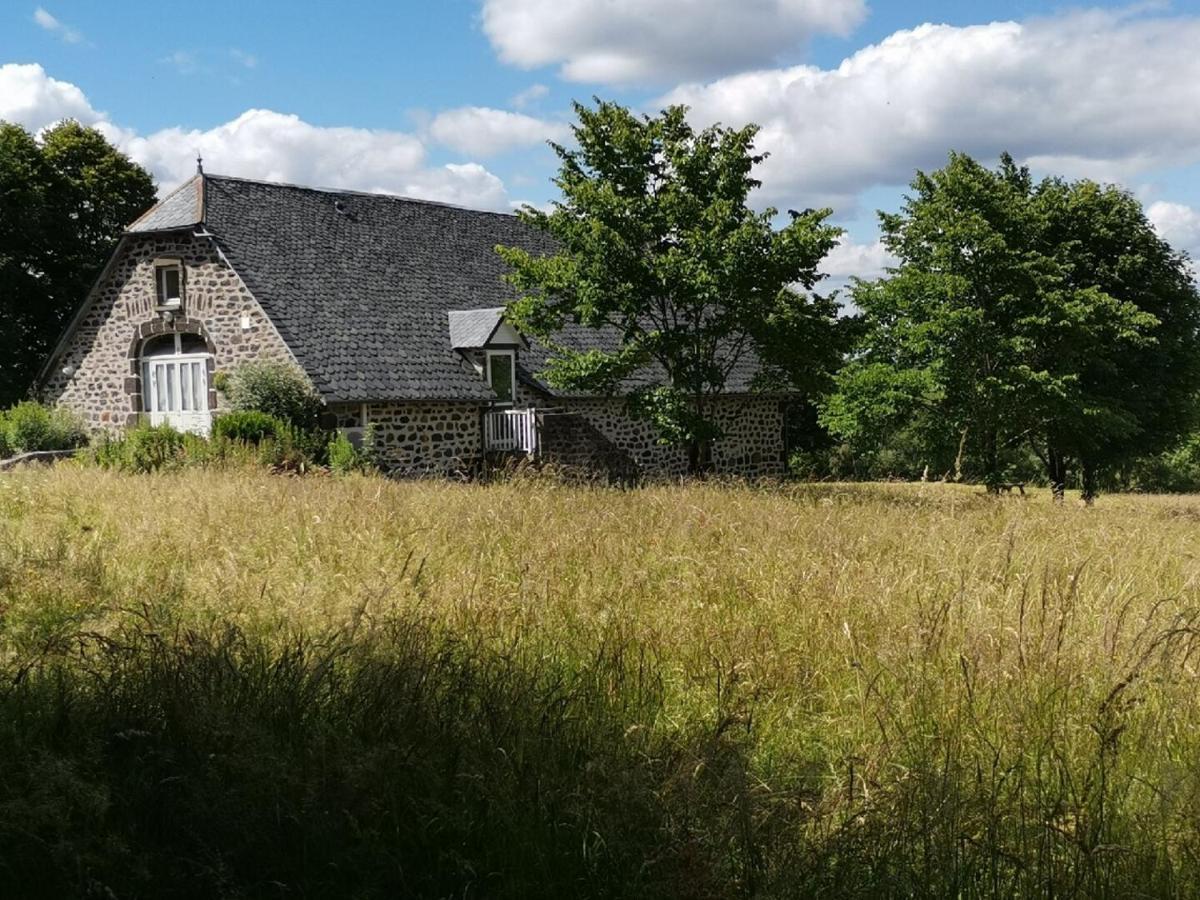 Maison D'Hotes La Grange Salers Exterior photo