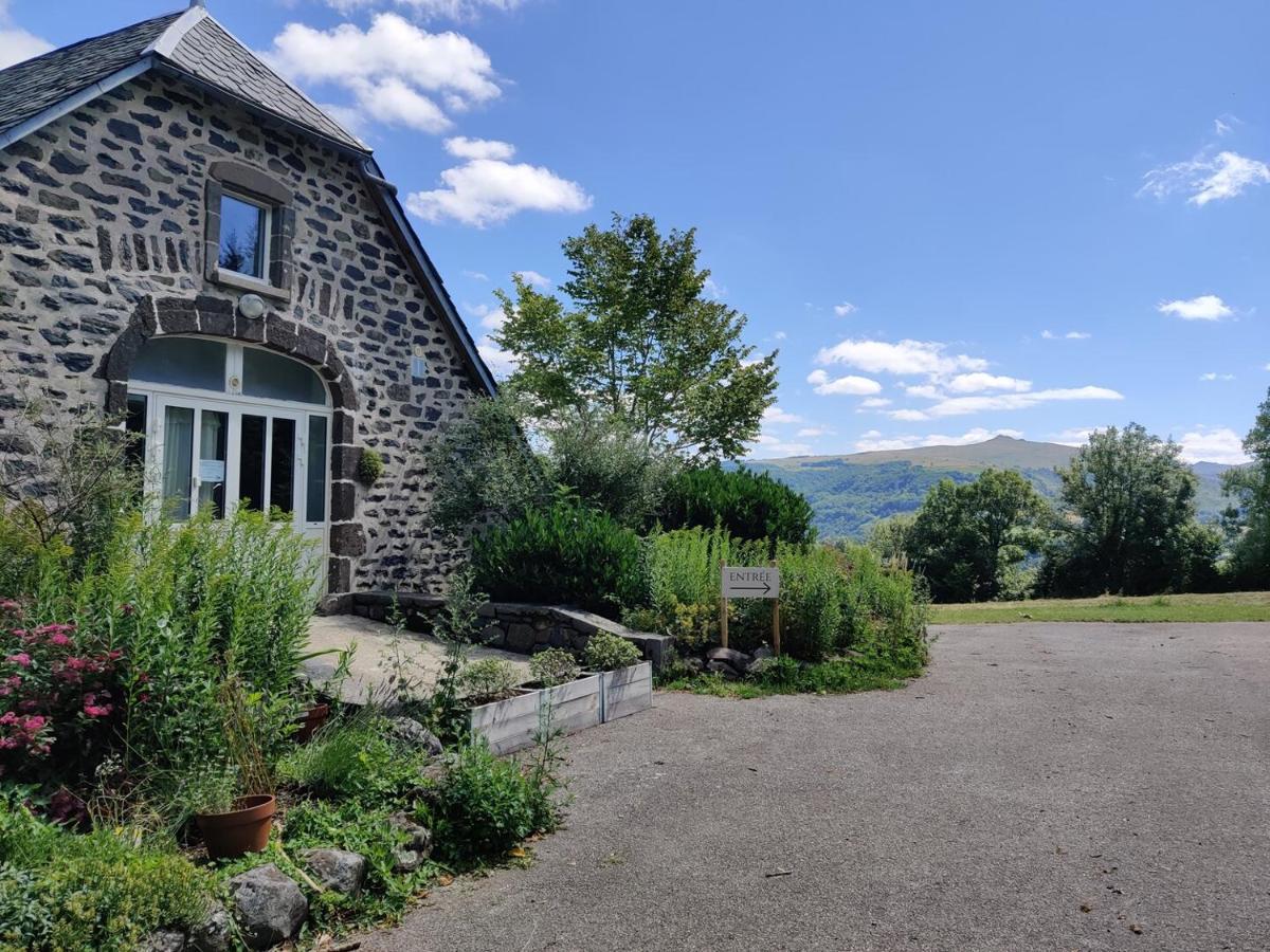Maison D'Hotes La Grange Salers Exterior photo