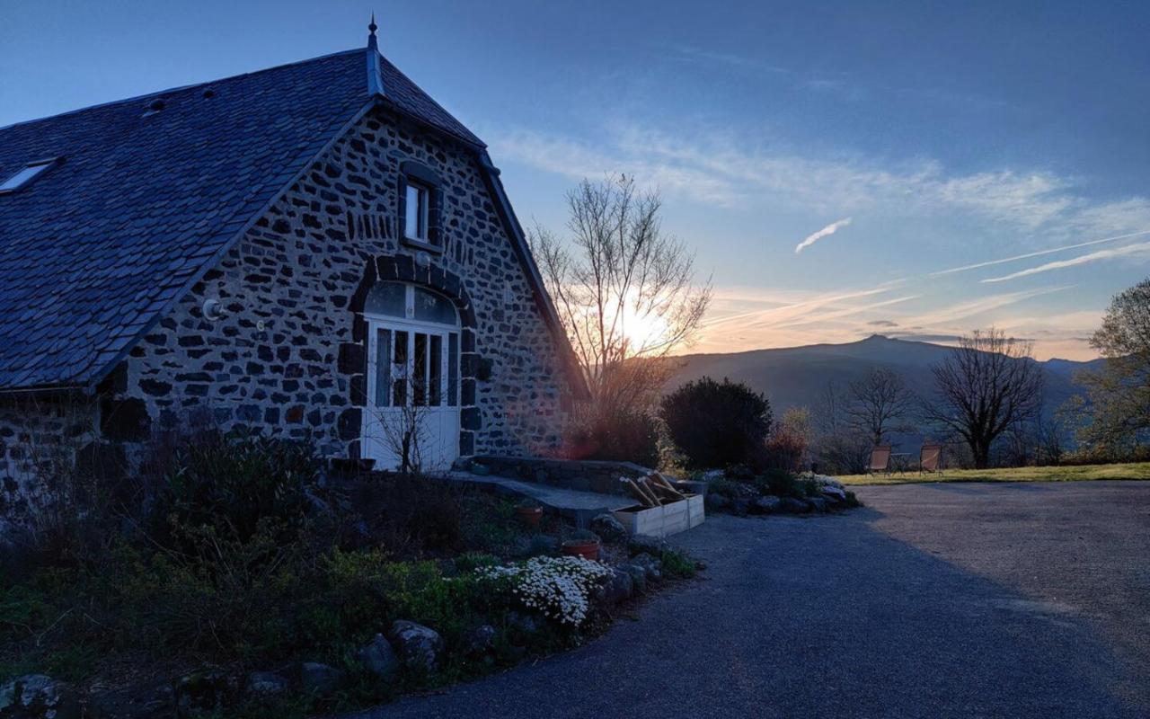 Maison D'Hotes La Grange Salers Exterior photo