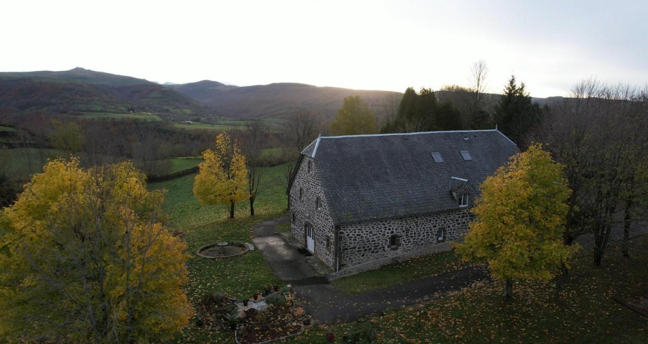 Maison D'Hotes La Grange Salers Exterior photo
